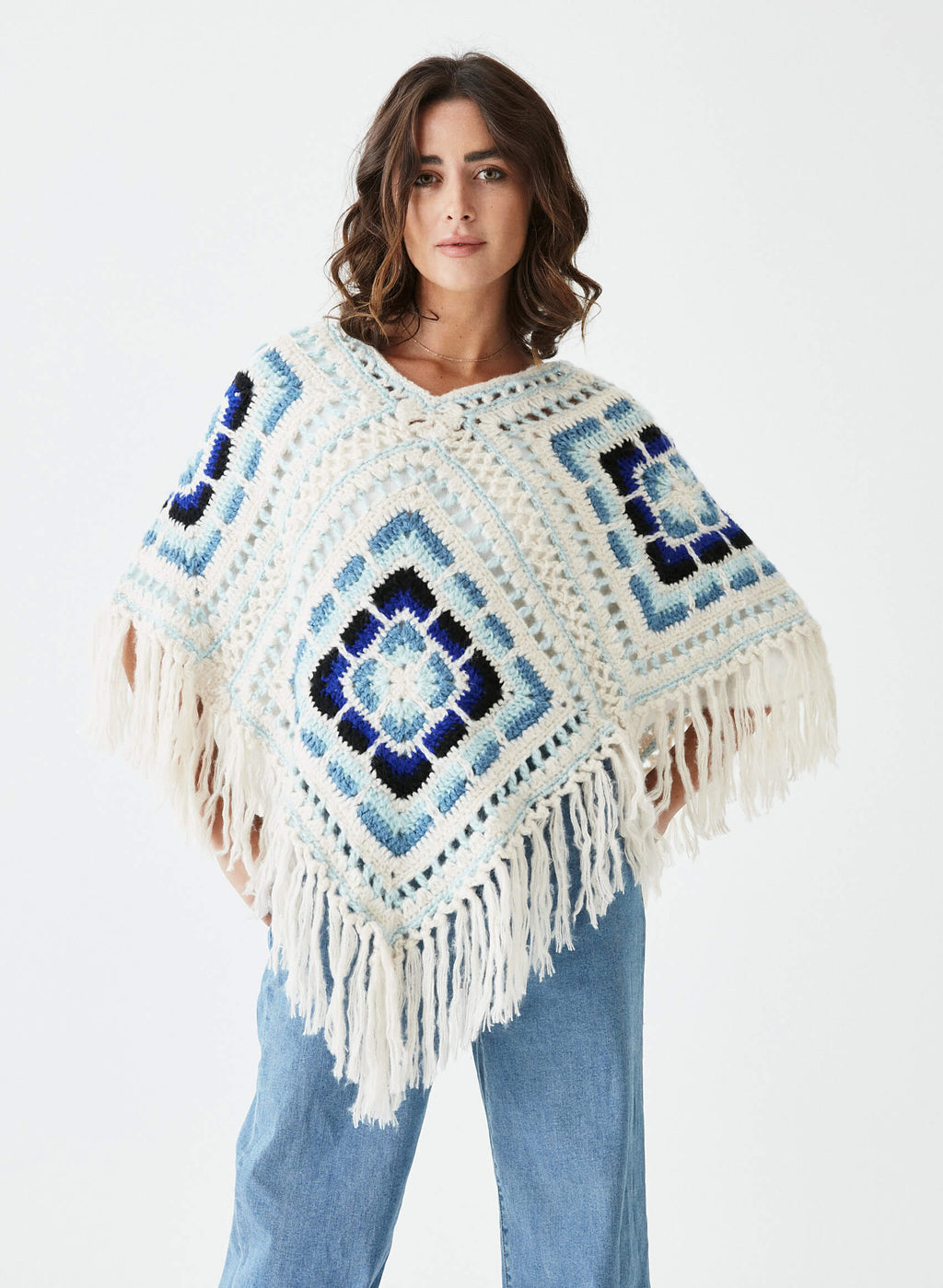 Poncho crochet flecos