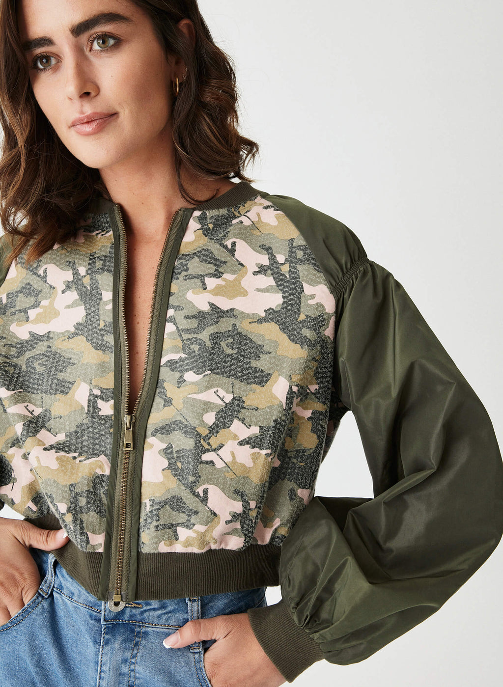 Bomber cropped camuflaje