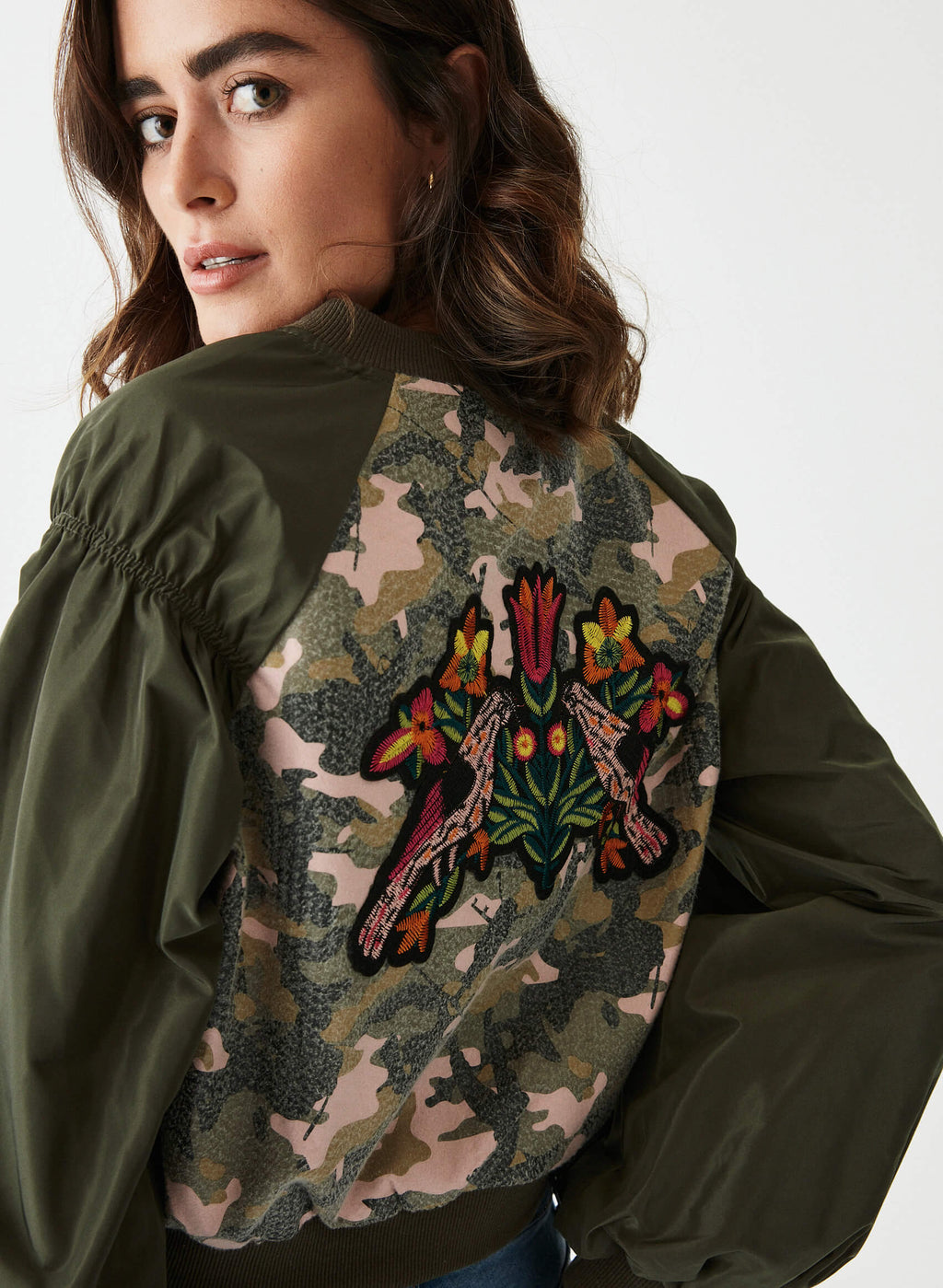 Bomber cropped camuflaje